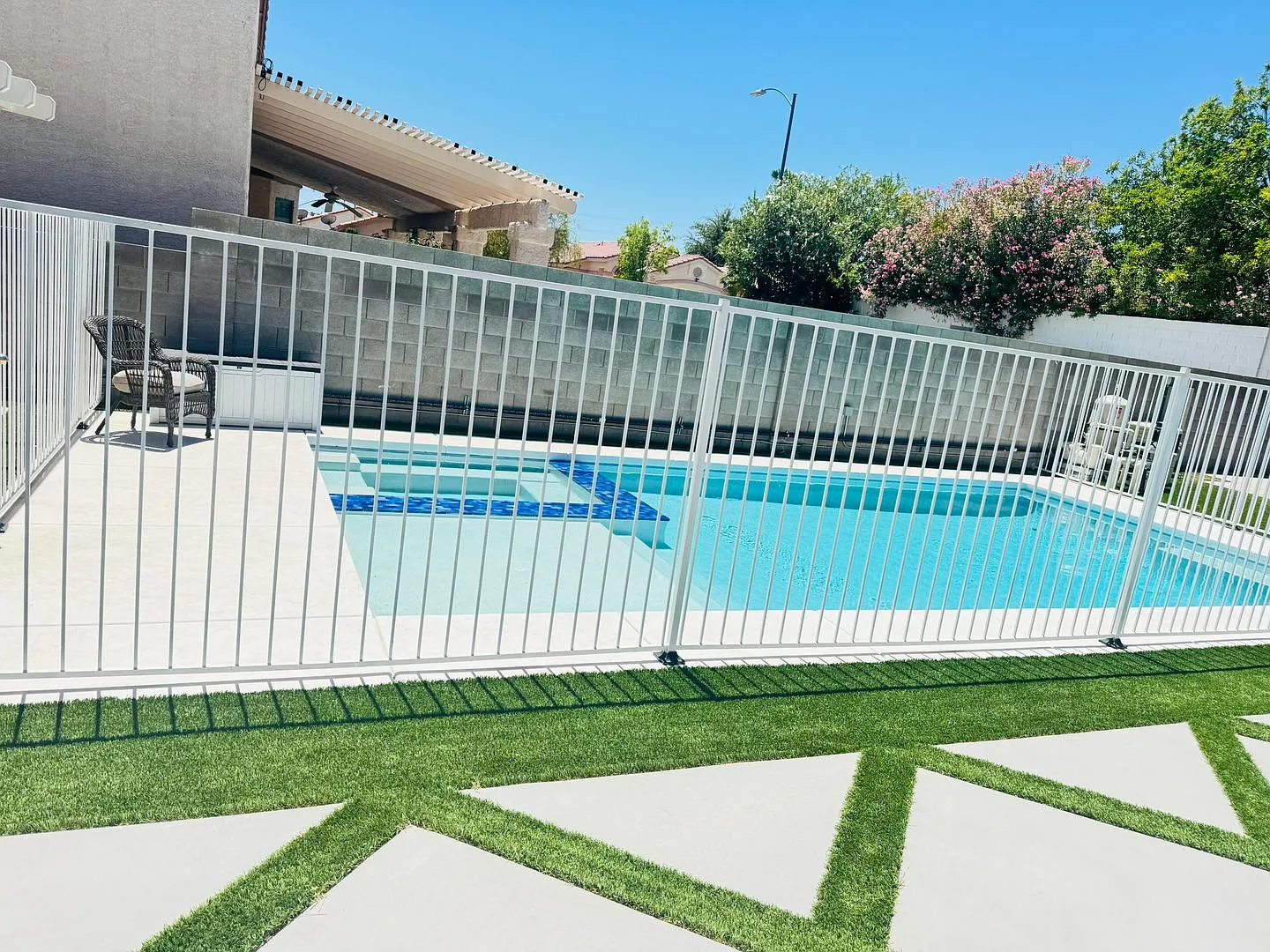 Americana Property Mgmt - Remodeled 2 Story - 5 Beds With Pool In The Northwest — Photo 3