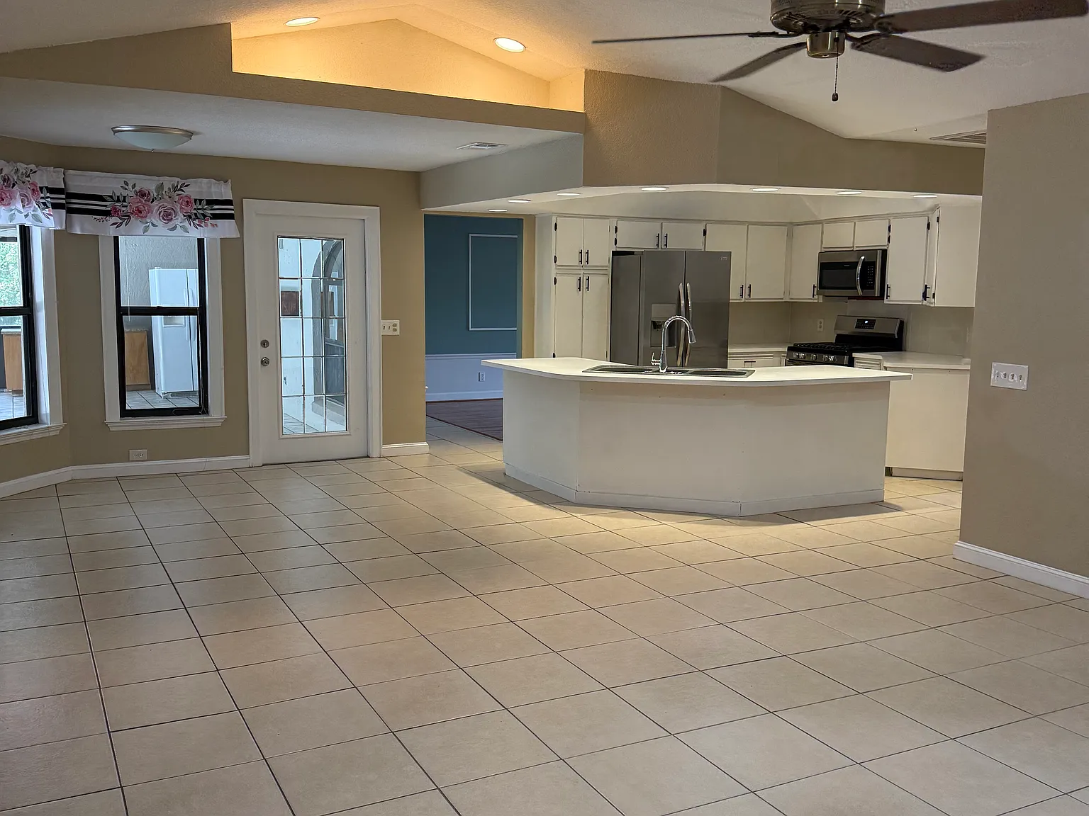 252 Santa Rosa Dr — Photo 3