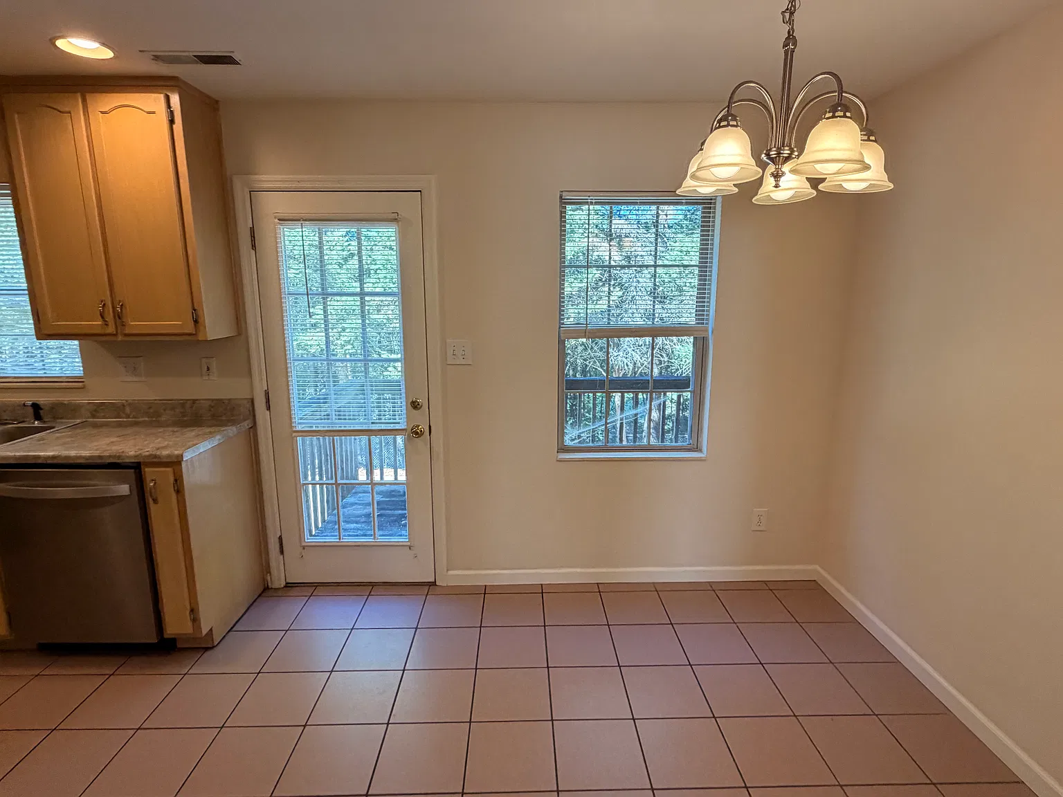 2 bed, 1.5 bath, 1100 sqft, $1,250 — Photo 2