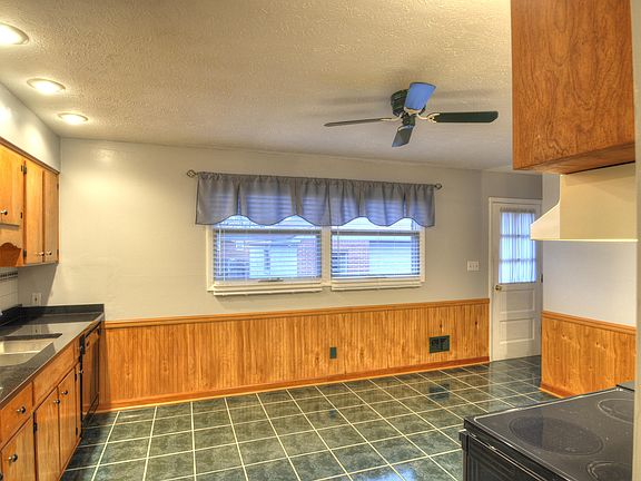 3rd image of 8204 Devonshire Dr