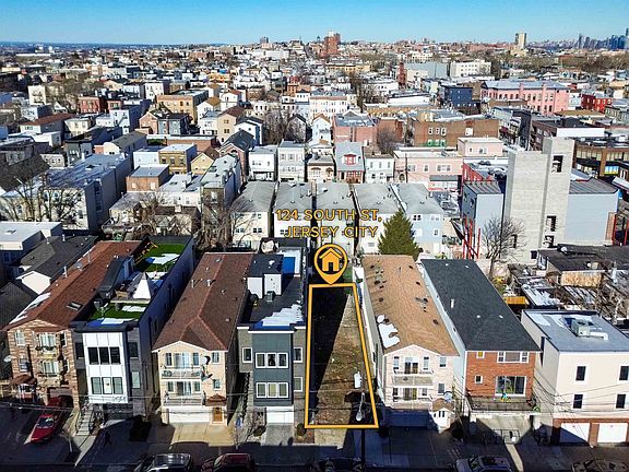 3rd image of 124 South St