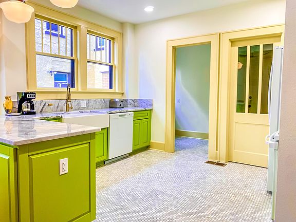 4th image of 415 3rd St N #415