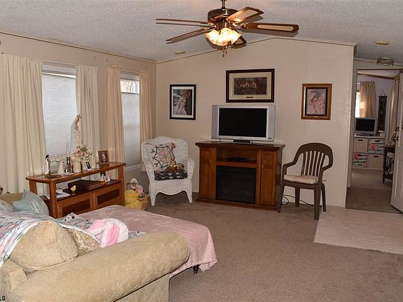 4th image of 443 S 6th Ave #133)
