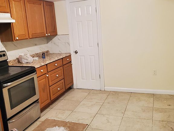 5th image of 145 Voss Ave Floor 1