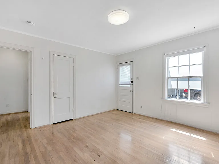 1509 Enid St — Photo 5