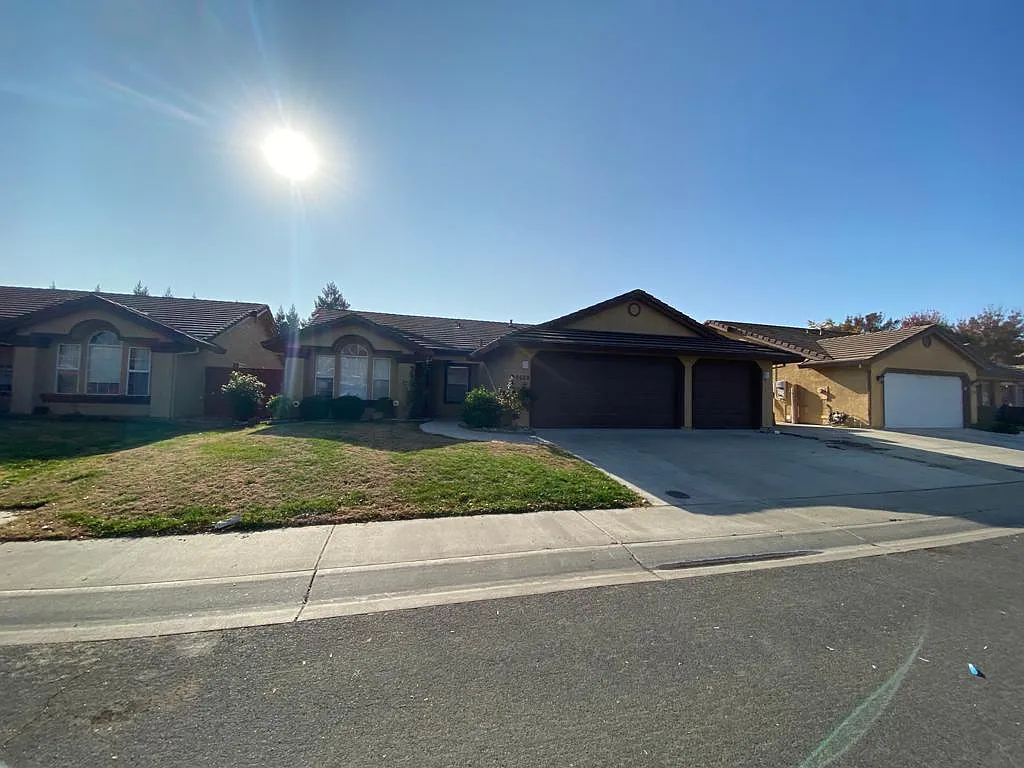1668 Michelle Dr photo 1