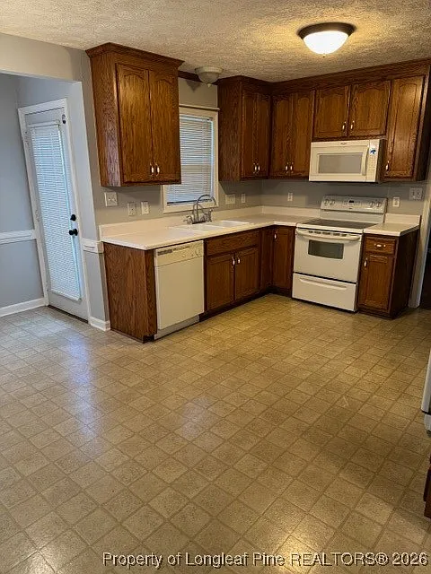 4 bed, 2.5 bath, 1954 sqft, $1,900 — Photo 3