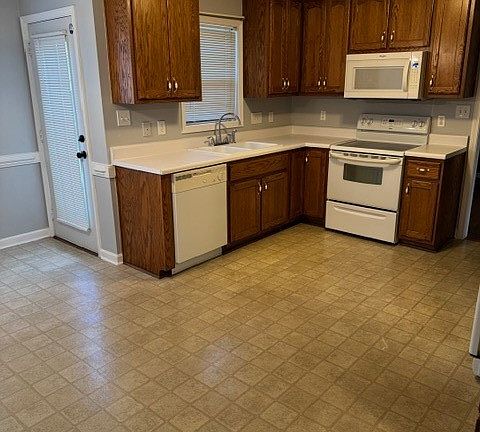 3rd image of 5340 Miranda Dr