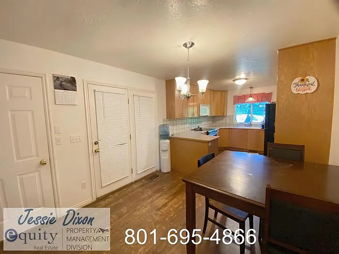 4 bed, 2.0 bath, 2470 sqft, $2,250 — Photo 3