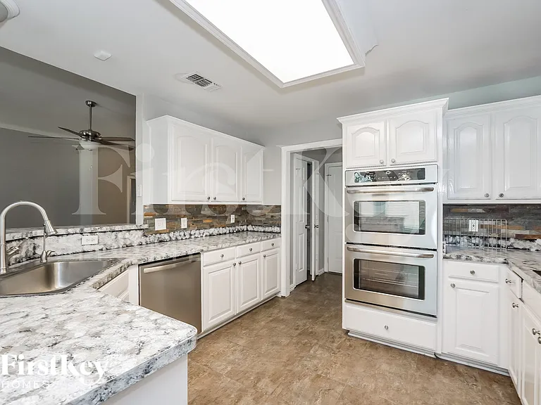 101 Canterbury Dr — Photo 6