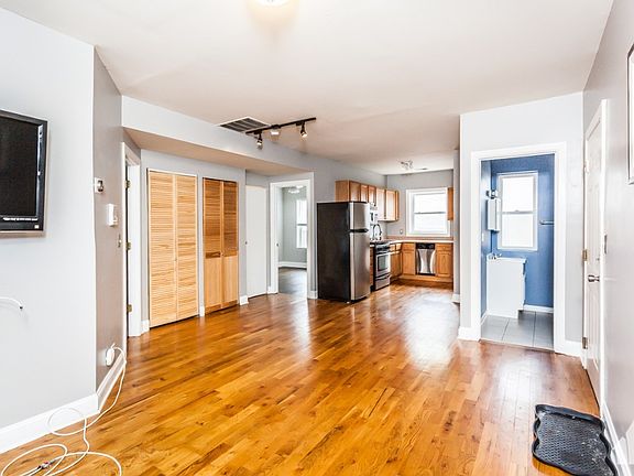 4th image of 1645 W Lunt Ave #2