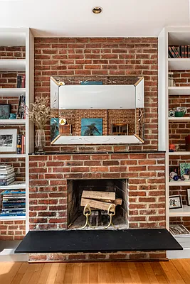 Sold by Warburg | media 6