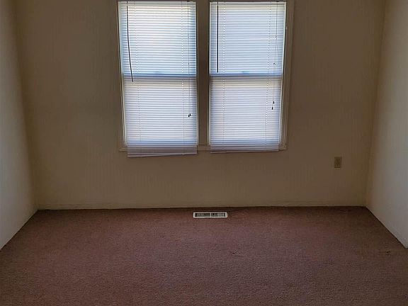 2nd image of 1311 Farrell Ln