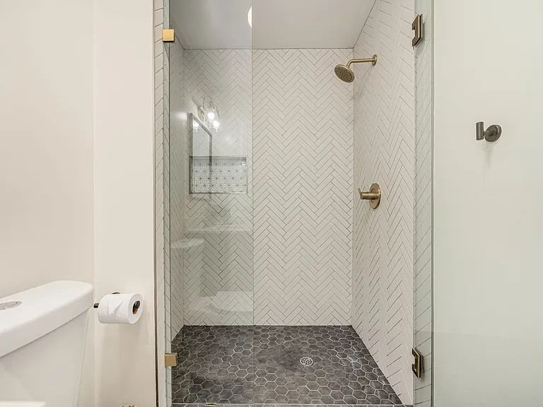 16229 Janine Dr — Photo 35