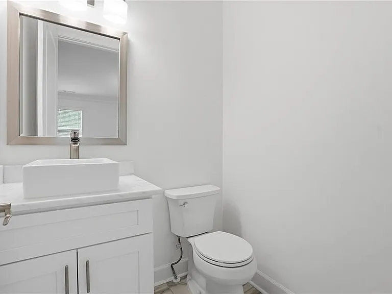 2415 Rugby Ave — Photo 35