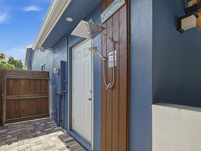 721 N Lakeside Dr — Photo 8