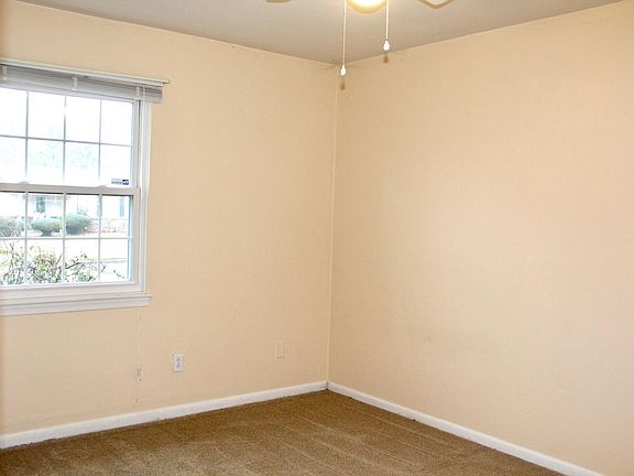 5th image of 3509 Plum Cres