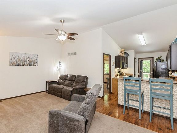 3rd image of 106 Copeland Ln