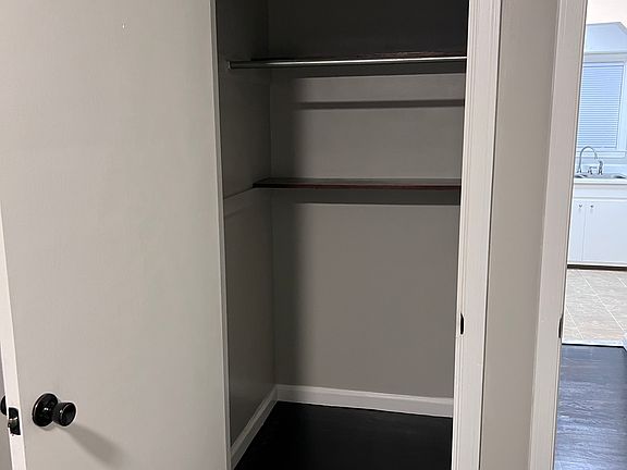 5th image of 513 E Mills Ave