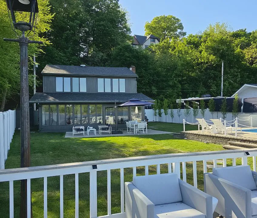 77 River Rd