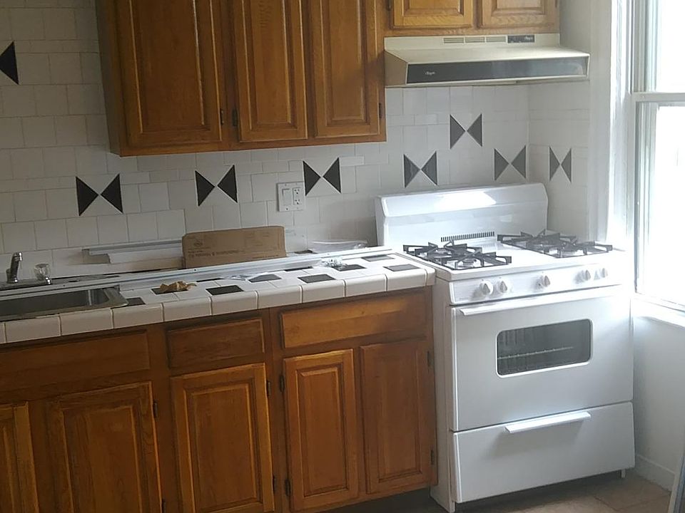 2nd image of 637 Van Cortlandt Park Ave #2
