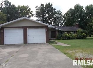 102 E South St, Sainte Marie, IL 62459