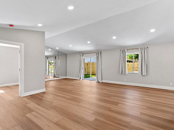 3rd image of 74 Vista Del Rio