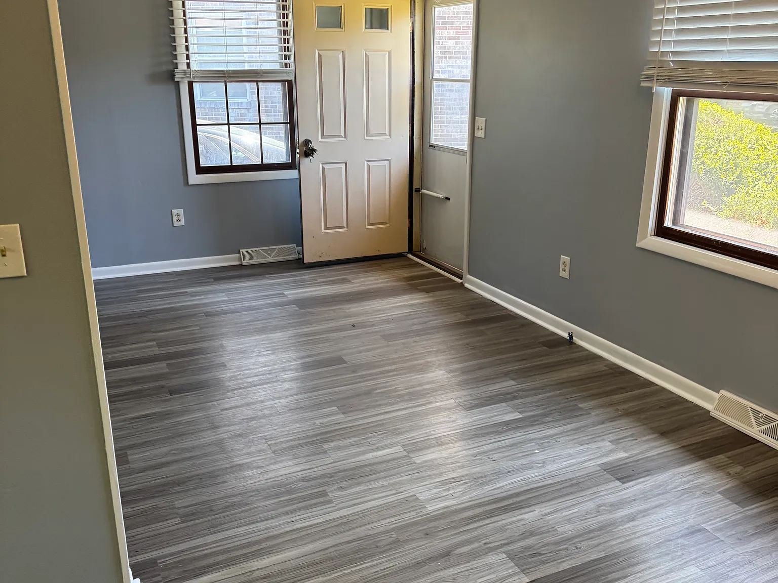 2 bed, 1.5 bath, 1000 sqft, $1,000 — Photo 1