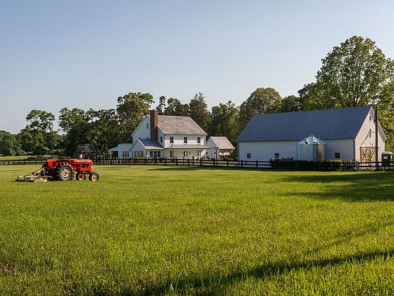 5th image of 8 Cobbetts Ln