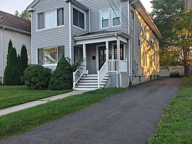 143 Dover Rd — Photo 2
