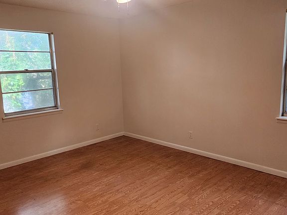2nd image of 525 Talbot Ave #B