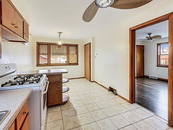 5th image of 8726 S Fairfield Ave