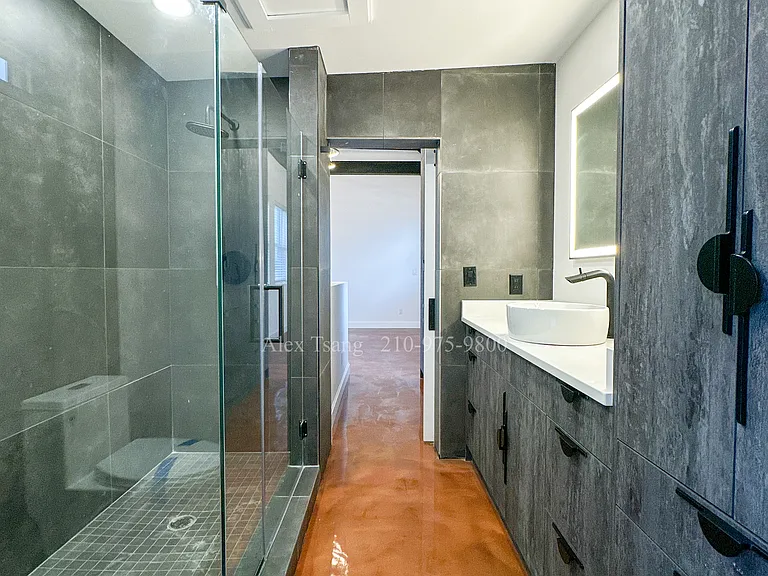 630 Montana St #201 — Photo 10