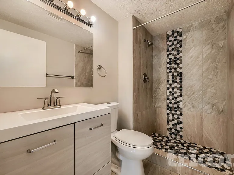 7 Randolph Springs Ct — Photo 9