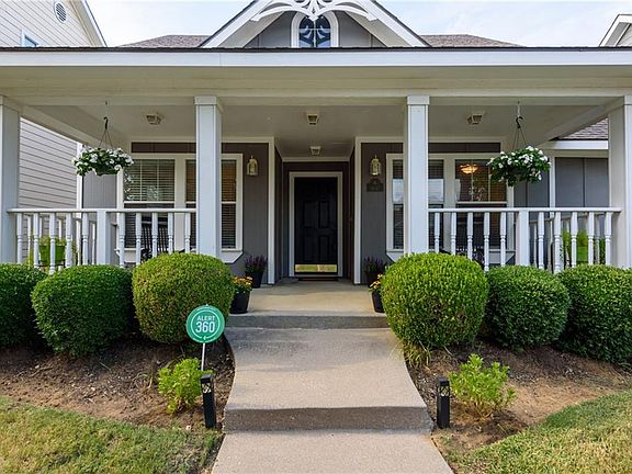 4th image of 9847 Walnut Hill Dr