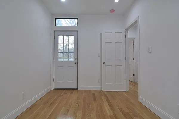 Rented by EXR | media 17