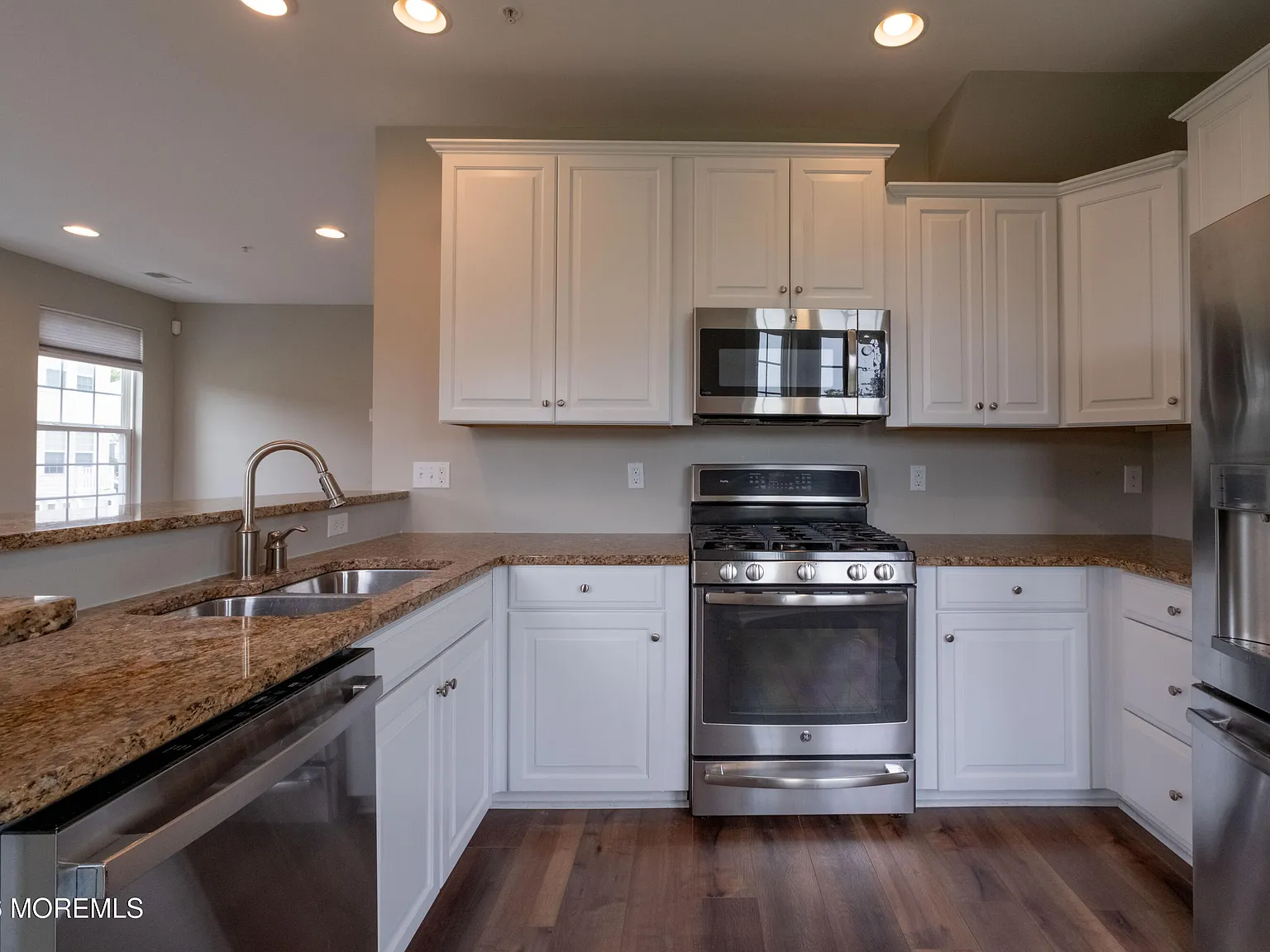 3 bed, 2.5 bath, 1880 sqft, $3,750 — Photo 2