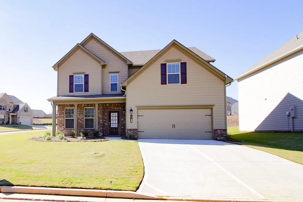 4 bed, 2.5 bath, 2580 sqft, $2,350 — Photo 2