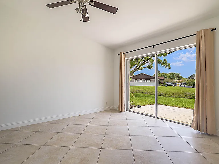 5241 Breadfruit Cir — Photo 14