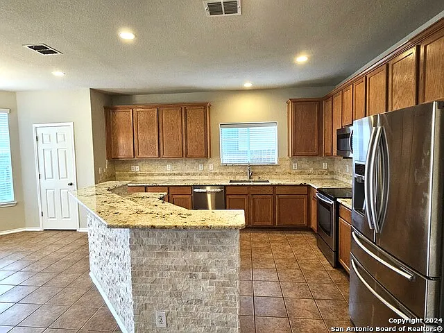 Building Photo - 400 Apache Ledge