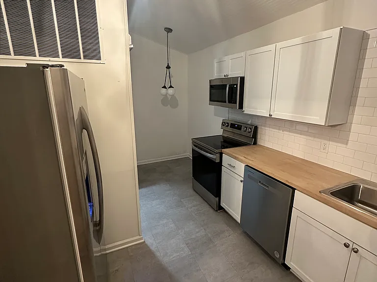 3912 Whitman Ave — Photo 4