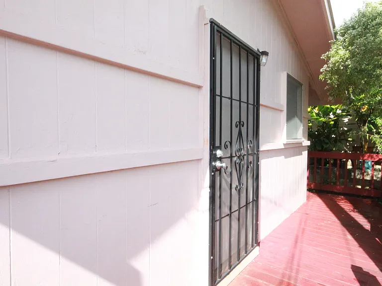 2530 Kalihi St — Photo 2