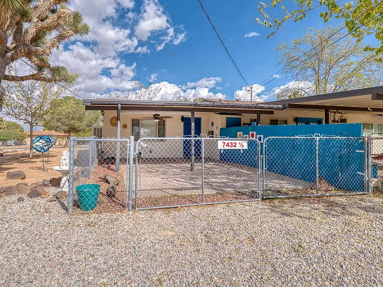 7432 Dumosa Ave #1/2 — Photo 4