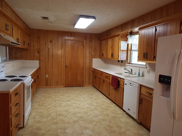 52 Meadows Ln — Photo 8