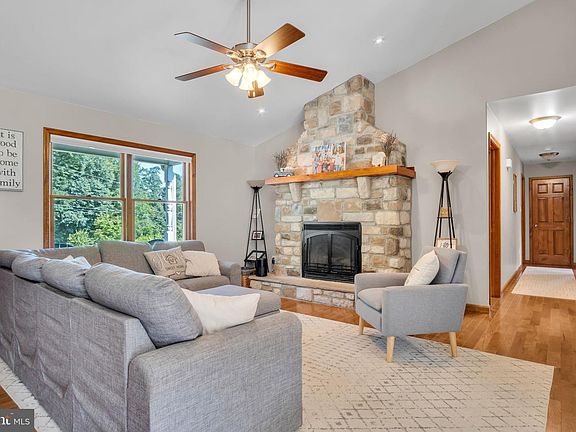 3rd image of 147 Whiskey Springs Rd