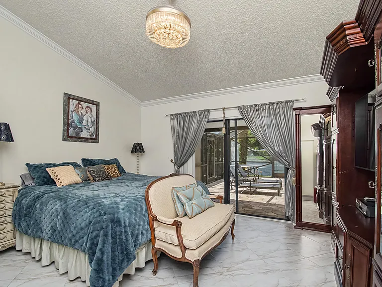 9708 Erica Ct — Photo 29