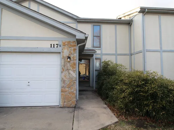 117 S Saxony Dr, Olathe, KS 66061