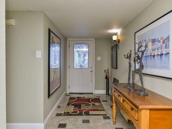 4th image of 2609 Southcrest Dr