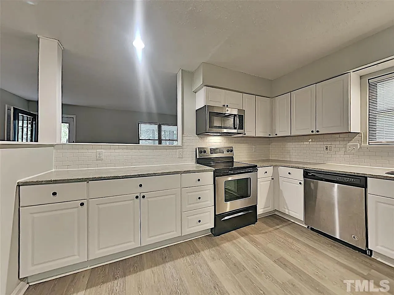 2 bed, 861 sqft, $1,500 — Photo 4