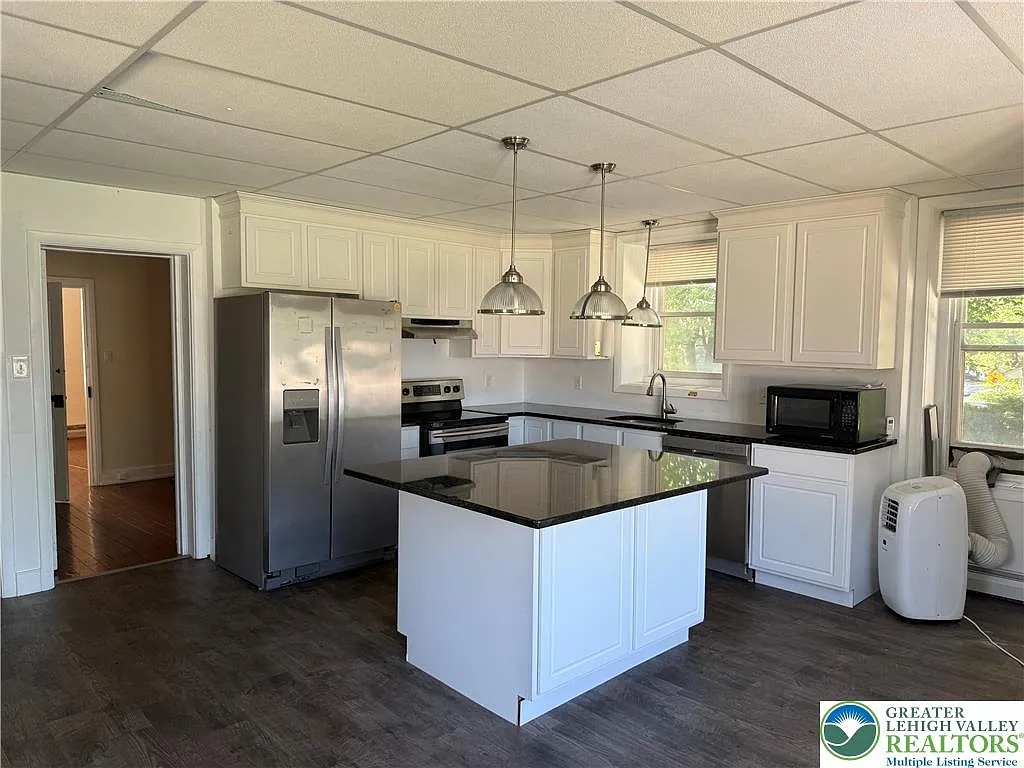 1 bed, 1.0 bath, 800 sqft, $1,395 — Photo 2